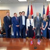 Avtalen om forskningssamarbeid på vannkraft ble signert av Norges ambassadør til USA Anniken Huitfelt og Chris Wright som representerte det amerikanske energidepartementet. Foto: Den norske ambassade i Washington D.C.